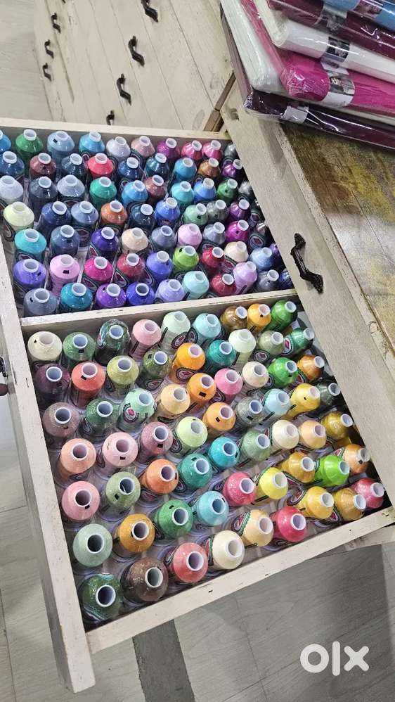 SALES STAFF NEEDED for fancy shop