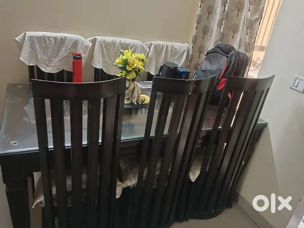 Dining table with 6 chairs