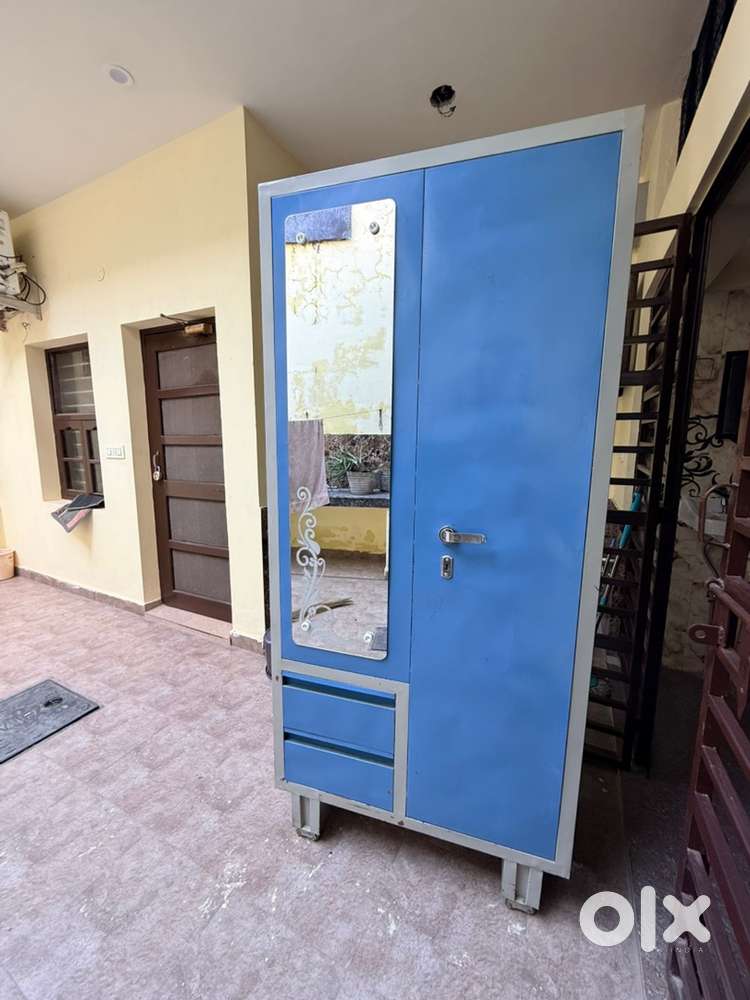 Amlira in good condition with all keys