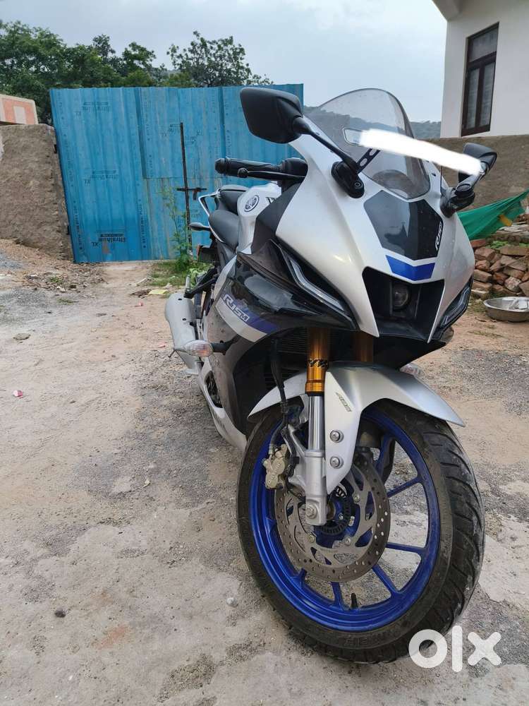 Yamaha R15 M