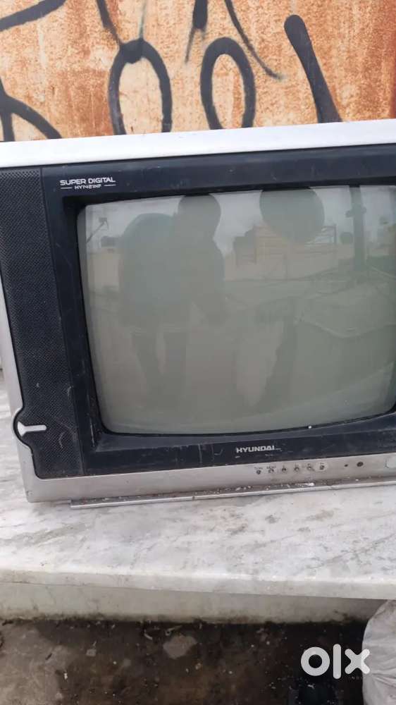 The TV has no wire but TV is in conditions if you have intrest call us