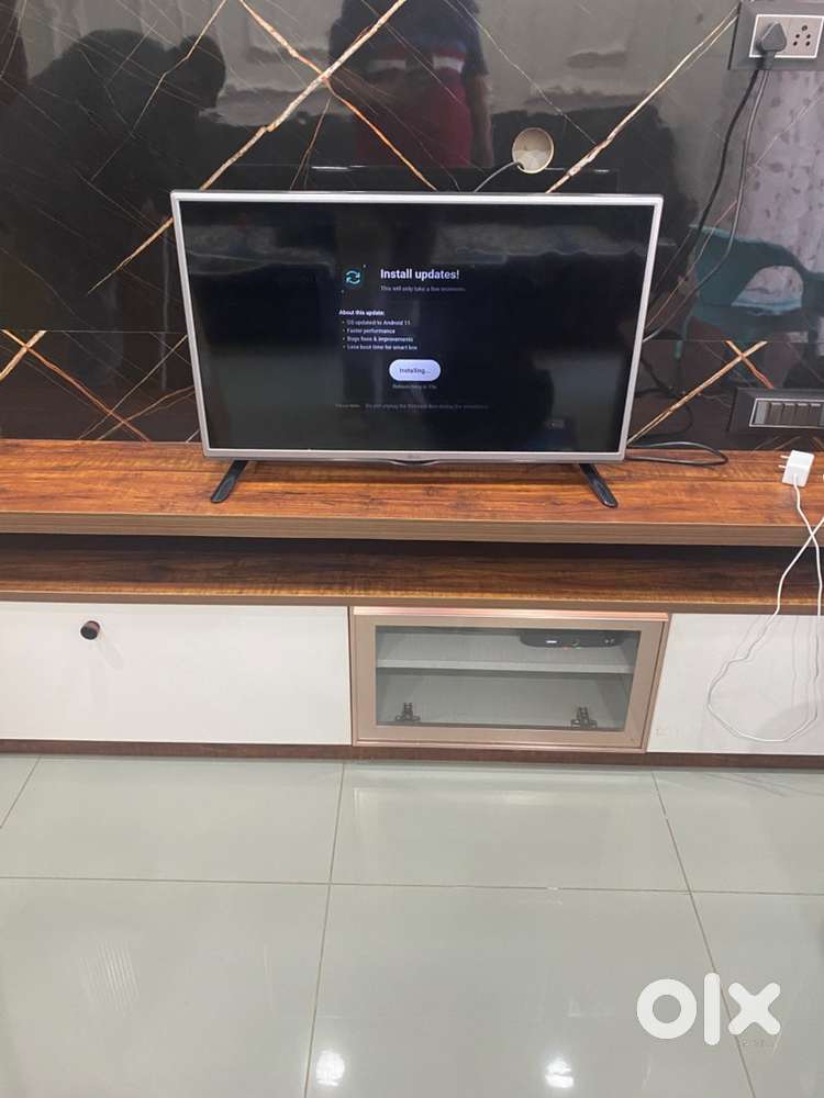 LG 32 inch HD TV