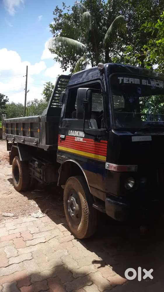 Mahindra Tipper