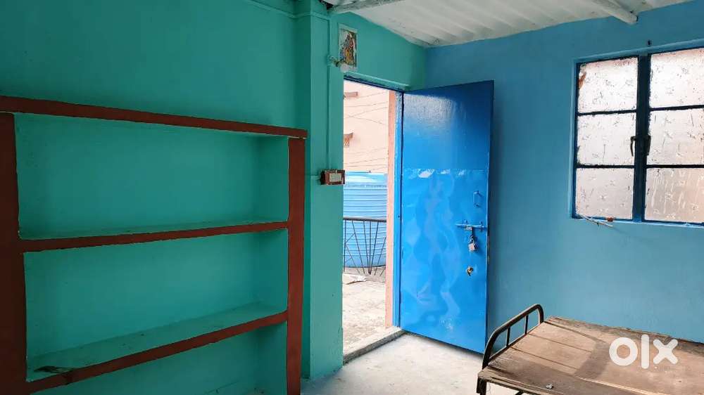 Single room with separate bathroom and big chaat