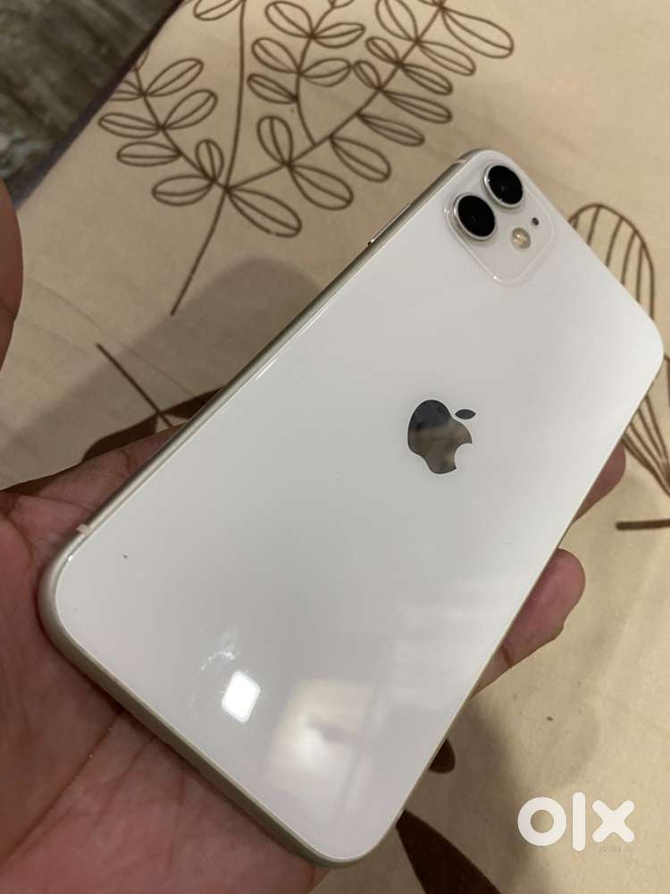 I phone 11 128 gb mint condition