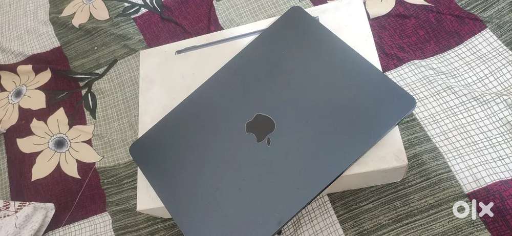 A excellent condition mac hardly used no damage
