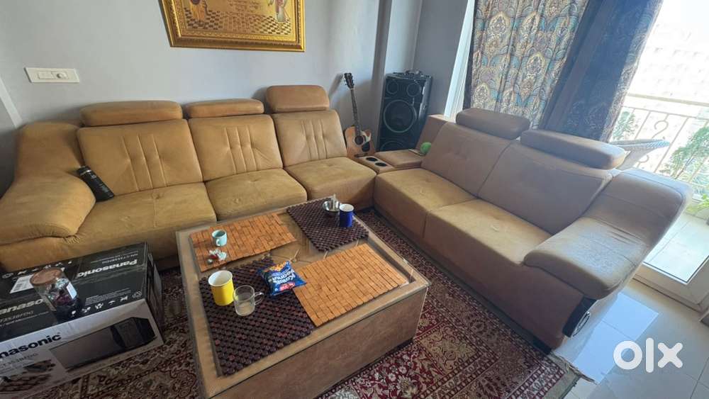 5 seater sofa set with 1 extra seat and centre table