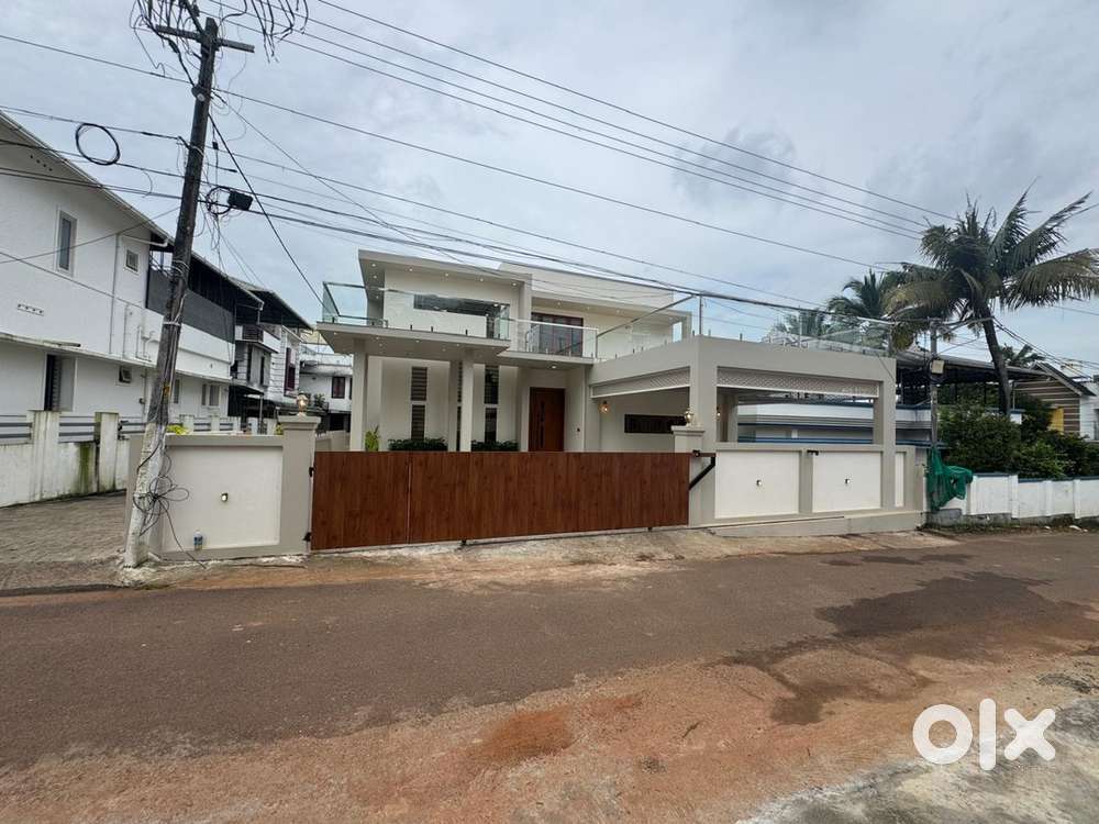 Aluva Choondy- 4 bhk 3100 sqft House for sale