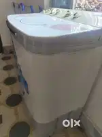 Lloyd 8kg semi automatic washing machine