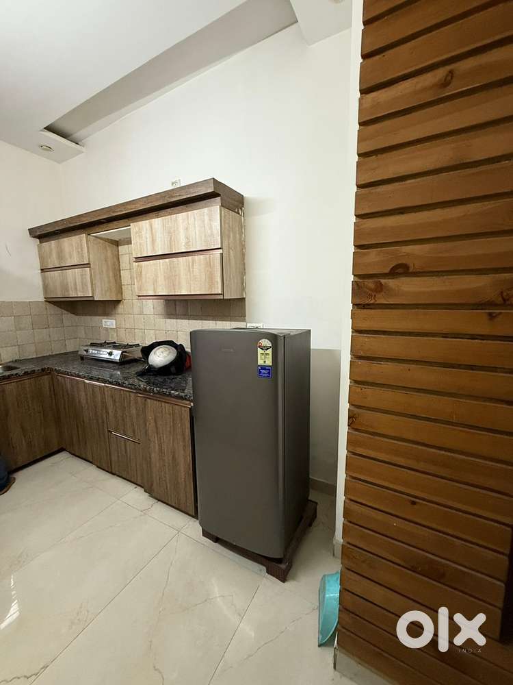 only for girls pz need girls per person rent 5000