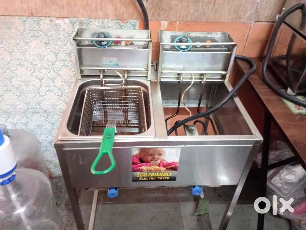 Electric fryer standing