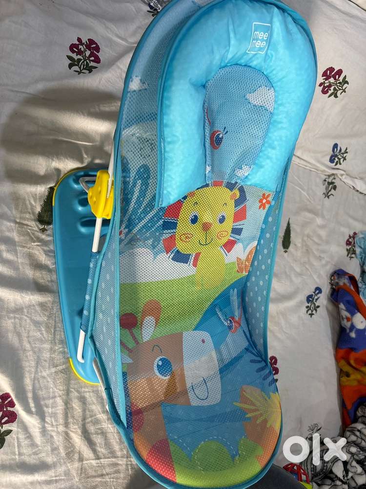 Weight machine and 2 baby bather