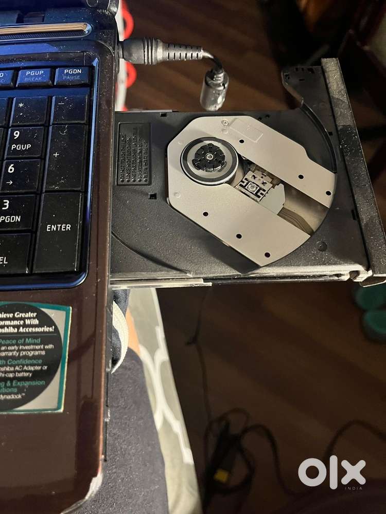 Toshiba Laptop 15.5 with Dvd player .6000/-