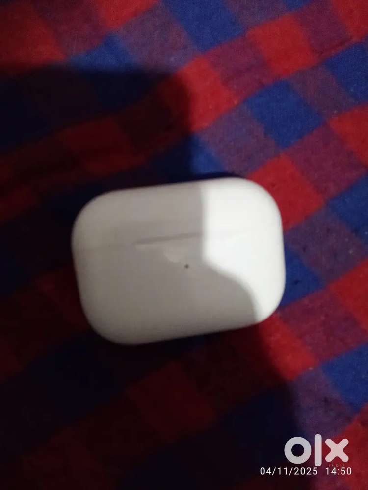 Apple airpods selling