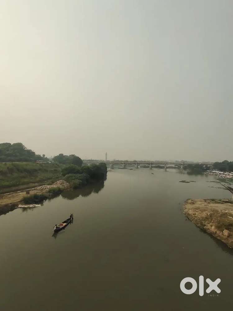 Kursi road se 200 meetar andar h. Srasti apartment ke samne