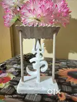 Hand crafting om for room decoration .