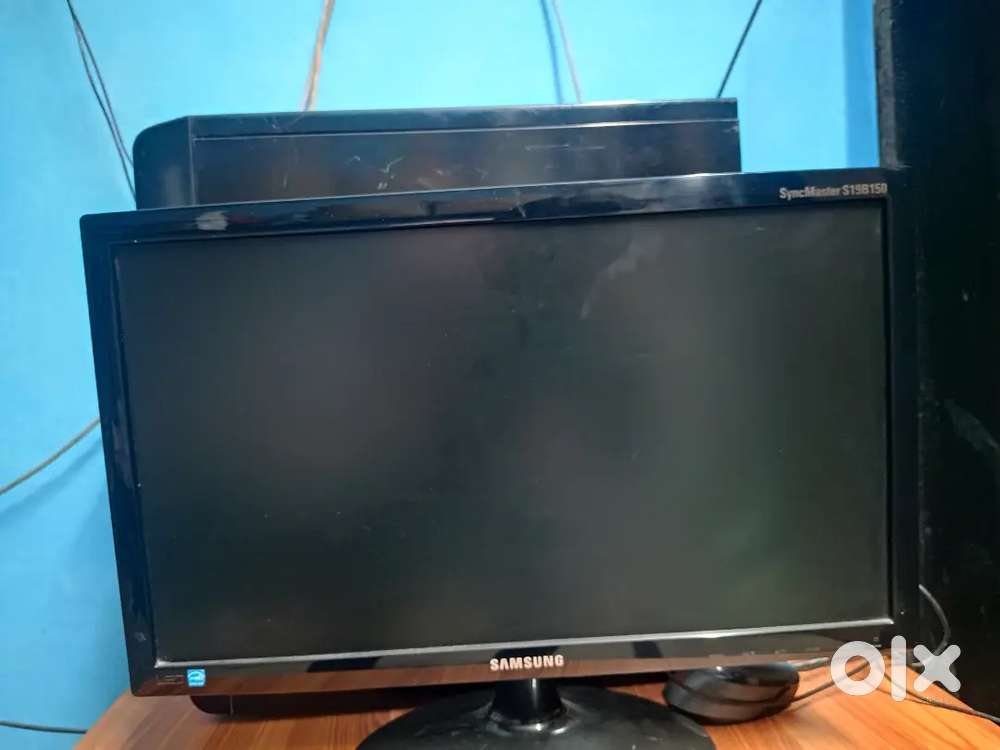 PC Desktop Computer U5GMI4D with monitor