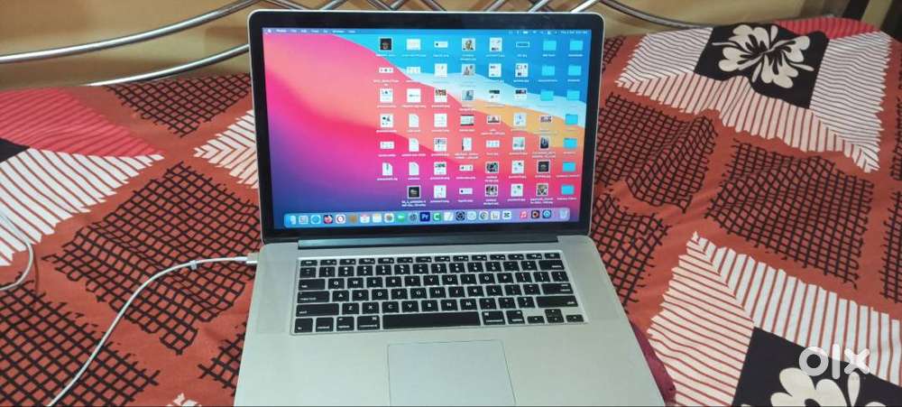 MacBook Pro 15 inch 16GB 500GB intel core i7 processor