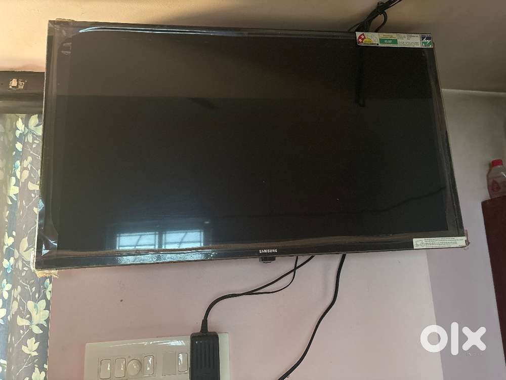 Samsung 32 inch Tv in Excellent condition with original Box