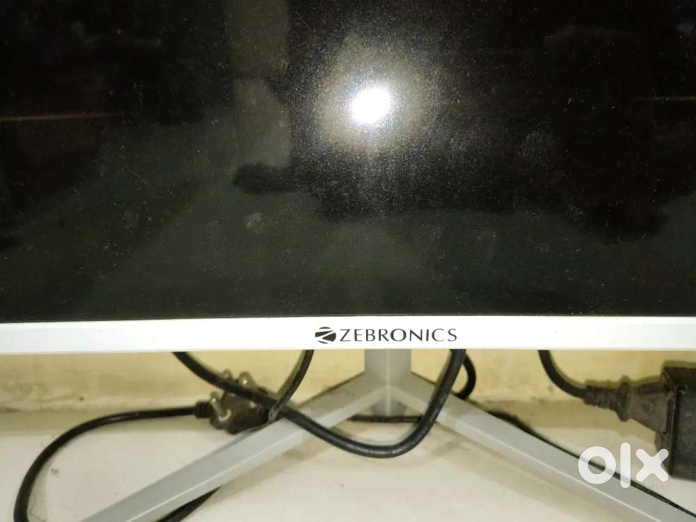 ZEBRONICS (32 inch) Curved Full HD monitor