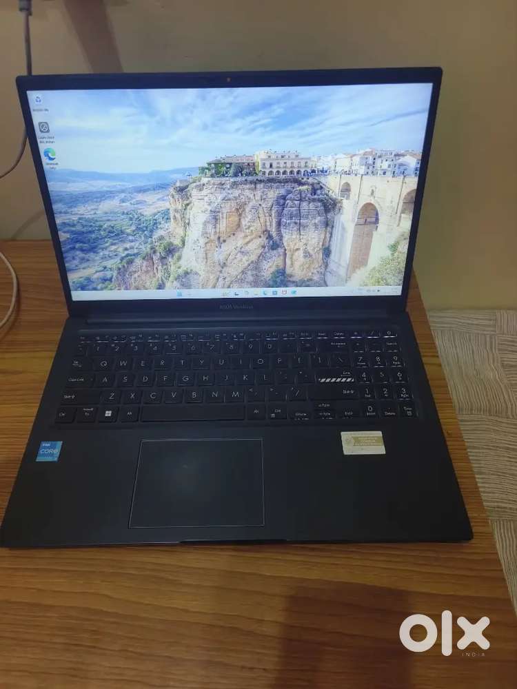 Asus vivobook 12 gen,i3 1215u