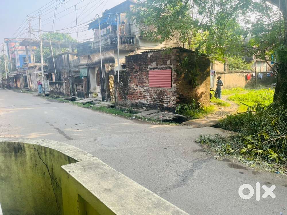 Concrete flooring with main road connection