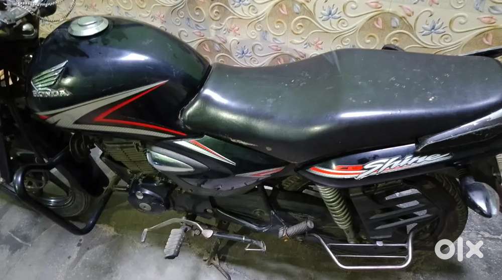 Honda shine 2017 modal saaf condition koi kami nahi hai