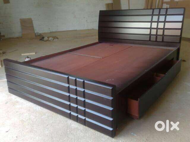 QEEN Size WITH STORAGE COT AFFORDABLE PRICE