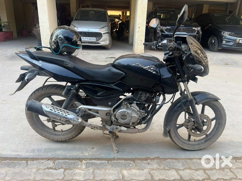 For Sale: Black Bajaj Pulsar 150cc – Oct 2012 Model