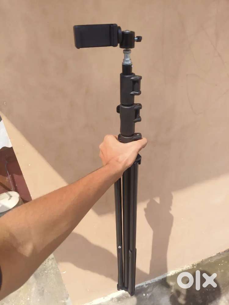 Brand New Tripod - Unused & Box Packed  Full METAL