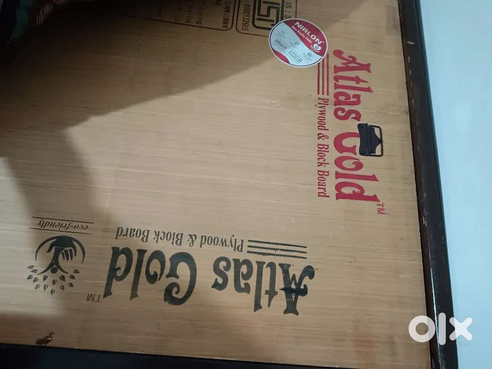 3feet×6feet ,one piece box bed,one 4feet×6 feet bed,one computer table