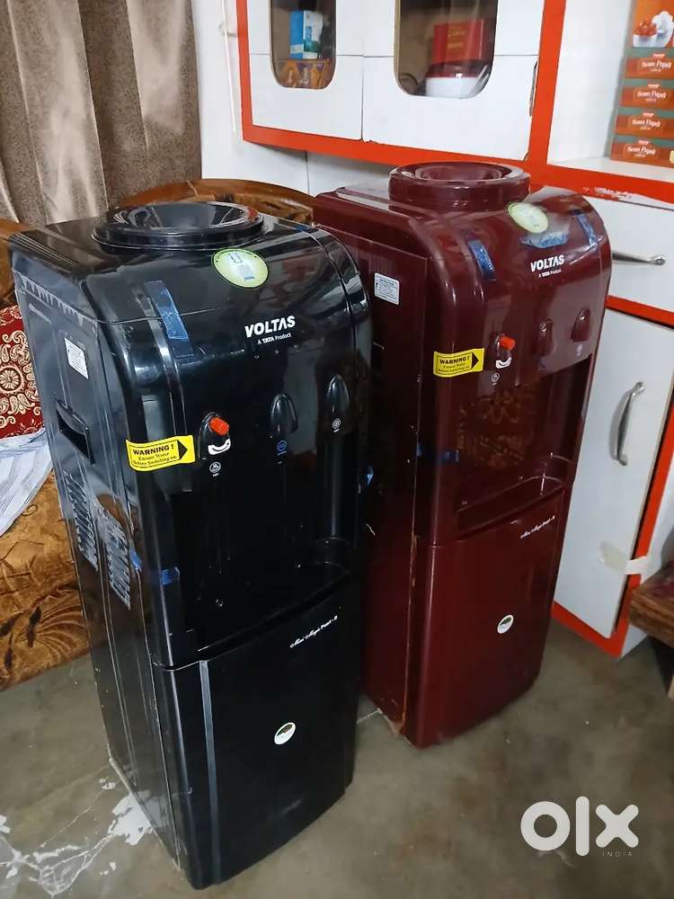 Water dispenser hot and cool with friz