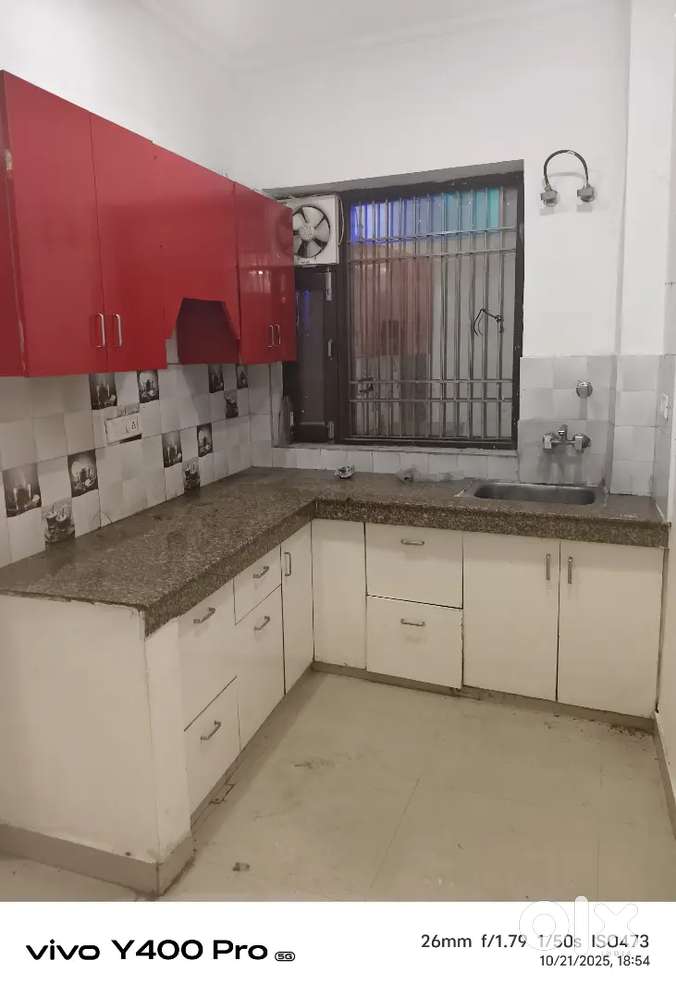 2bhk flat in Madan Puri . All wood work completed