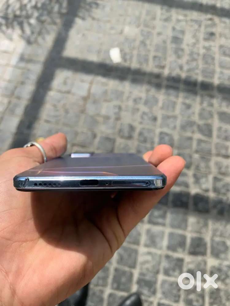 Vivo v21 5G Brand new condition back penal broken