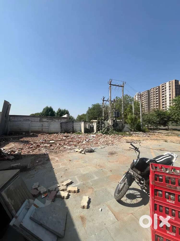 PLOT FOR RENT AT PRIME LOCATION ZUNDAL ROAD TOUCH