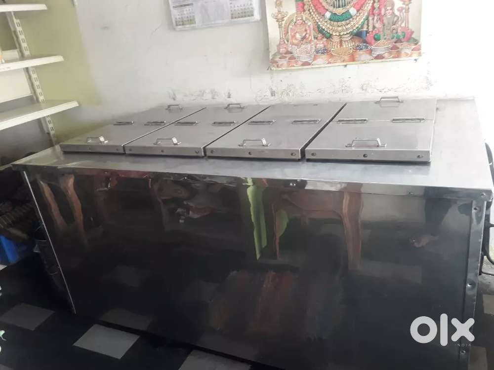 Cooling storage machine