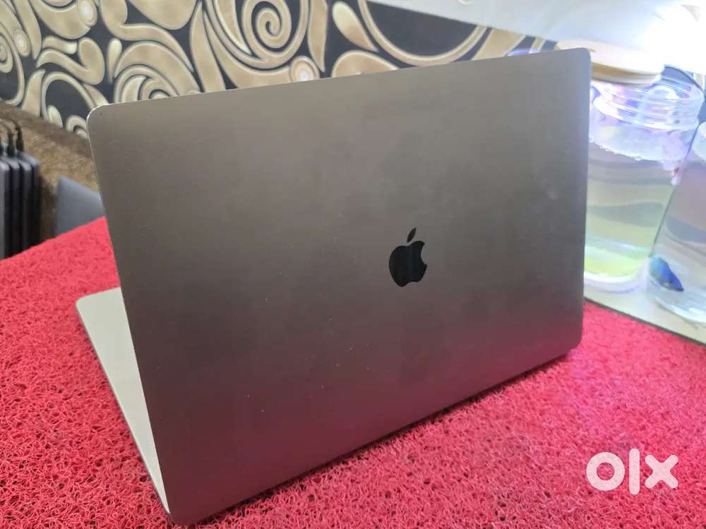 Apple Macbook Pro 2020 i7 16gb 512gb 5.5gb Graphics 16inch Retina