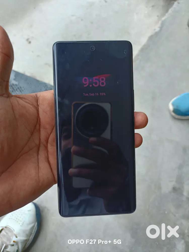 Vivo v40 5g  black in new fresh condition