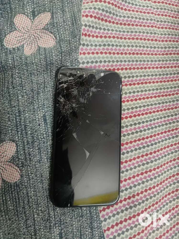 Apple iphone xr 256gb screen broken and OnePlus nord ce 128gb