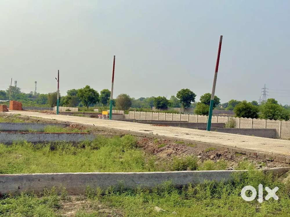 Plot sale near Pari chowk in Gated society