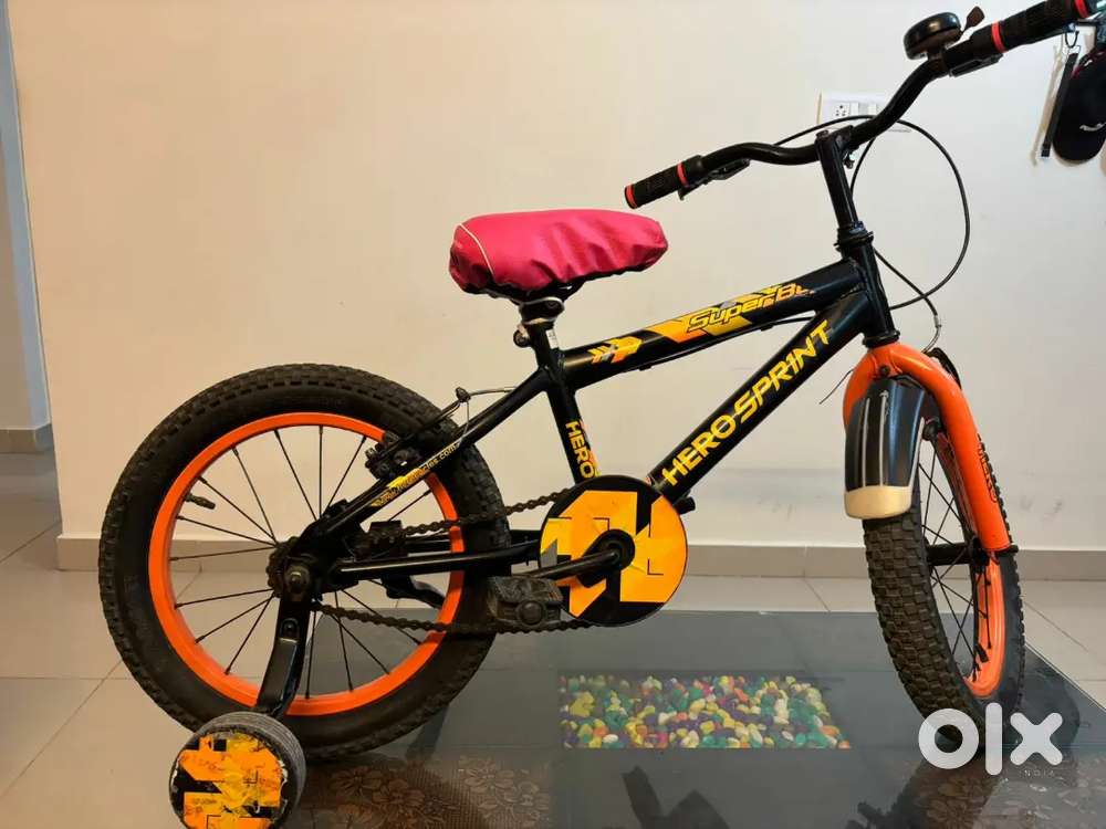 Hero Superboy kids cycle