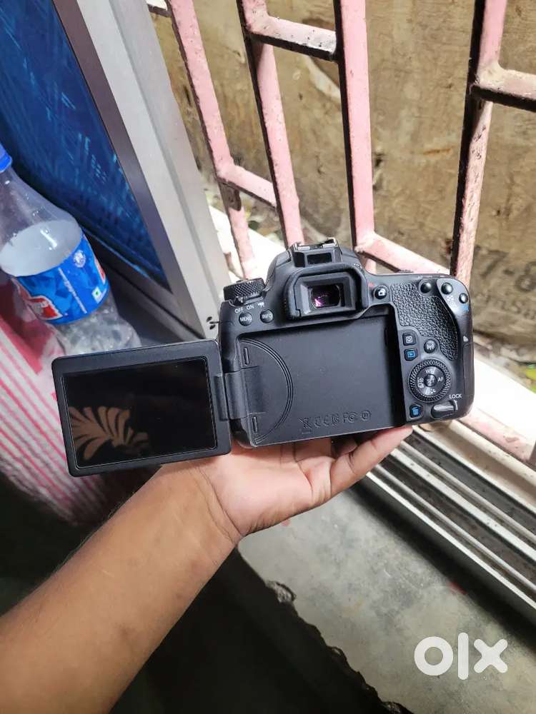 Canon77d , Almost new condition, sutter count 19k