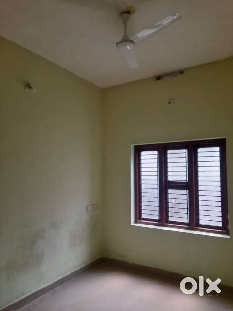 One bed room for rent in kannur elayavoor for exicutive bachlor