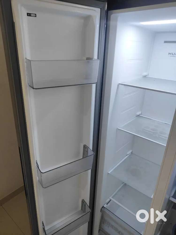 SELLING A  FRIDGE OF (MIDEA 482L CAPACITY)
