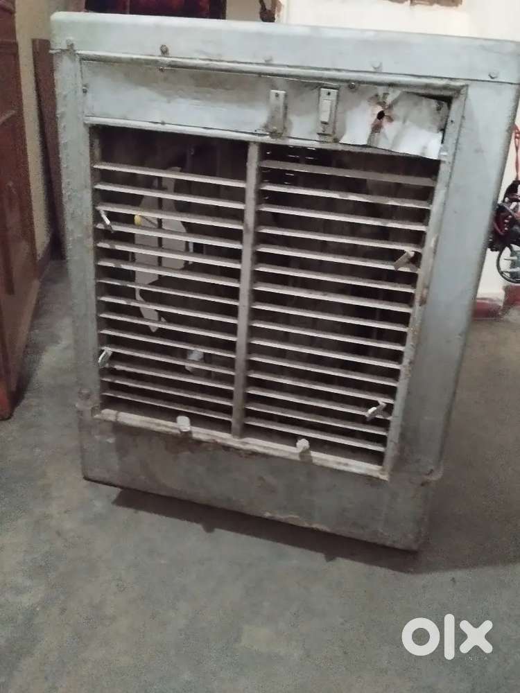 Cooler pura okay hai jada bada hai isliye sale kr rha hu