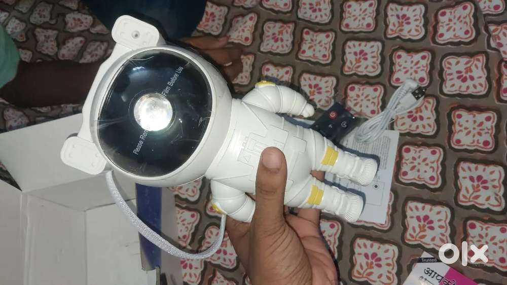 3d projector astronaut