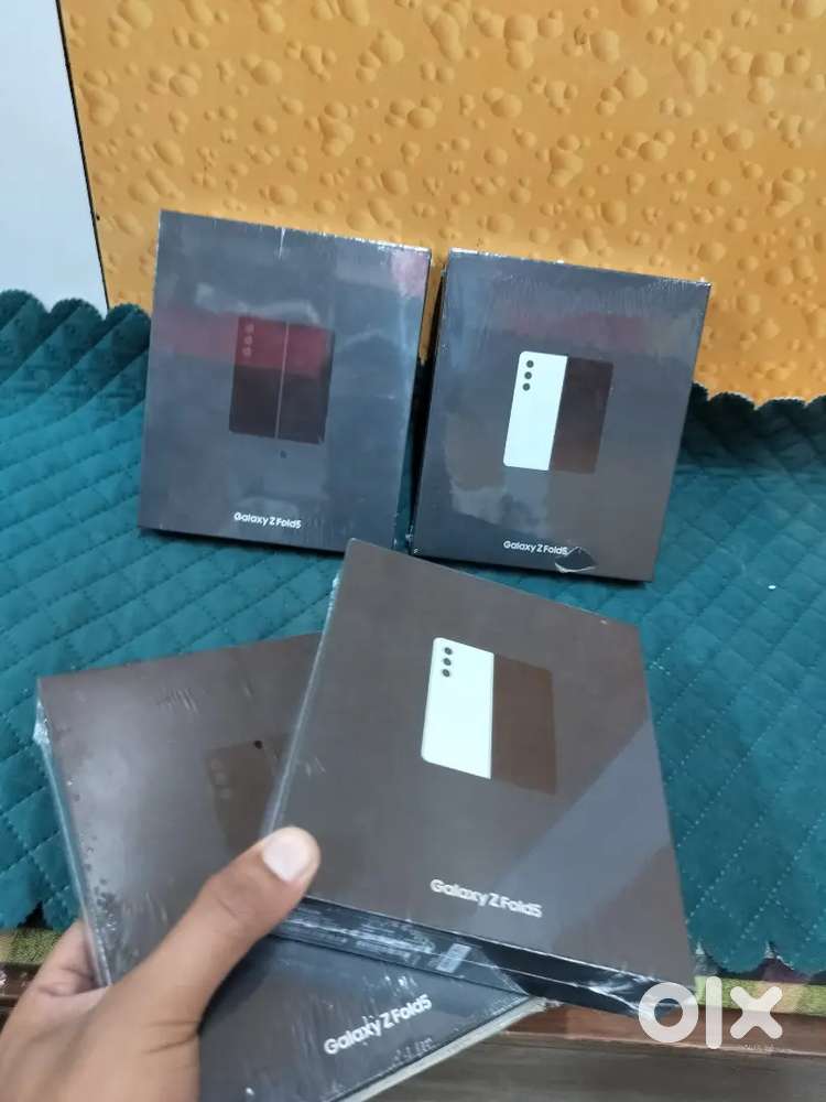 Newly samsung fold5 5g 256gb box packed with bill and seller warranty