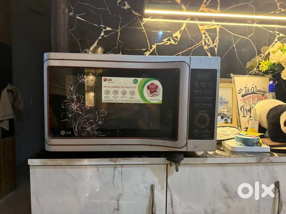 Selling LG microwave good condition