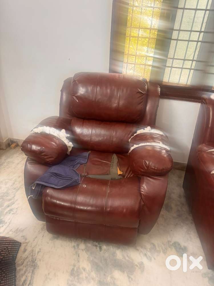 High qulaity semi leather sofa for sale with one working recliner