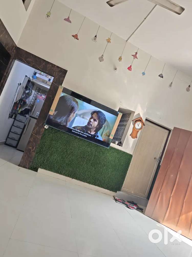 Brand new 42inch smart tv available with warranty installation